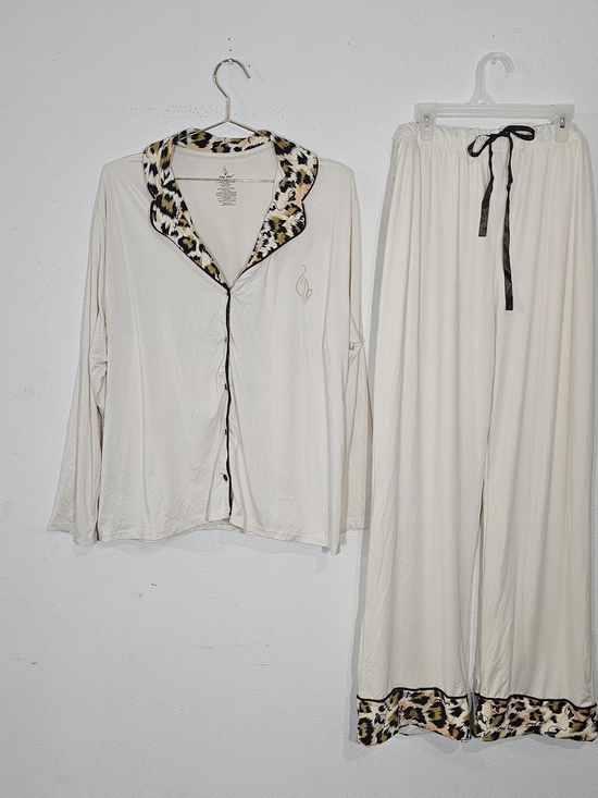 Baby Phat Other - Baby Phat Cream Pajama Set with Leopard Trim Y2K RETRO Sz 2XL